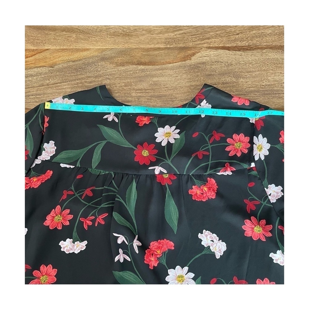 Torrid Floral V-Neck Blouse Size L Black Red White Short Sleeve High-Low Top - Picture 7 of 10